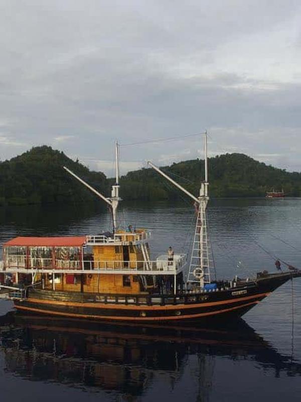 Ratu Laut at sea